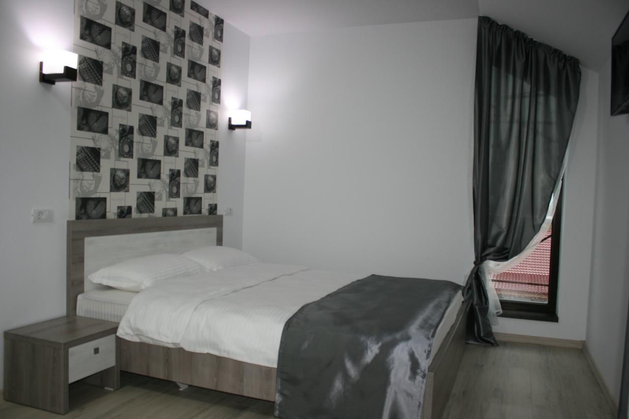 Riana Hotel Adjud Luaran gambar