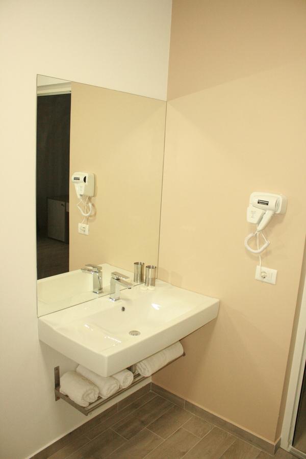Riana Hotel Adjud Luaran gambar