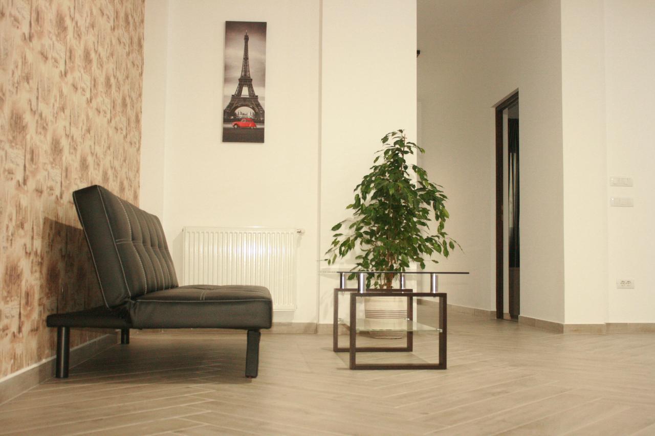 Riana Hotel Adjud Luaran gambar