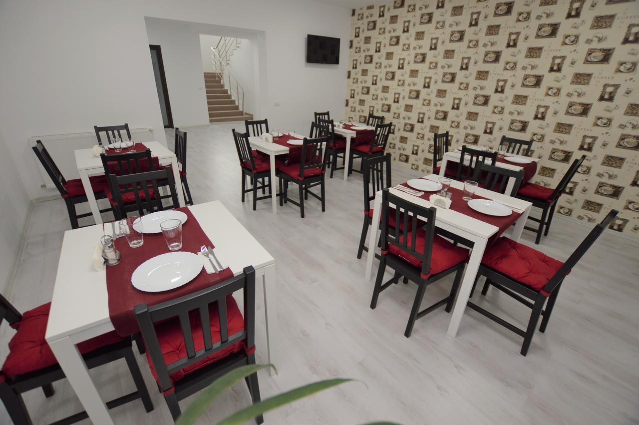 Riana Hotel Adjud Luaran gambar
