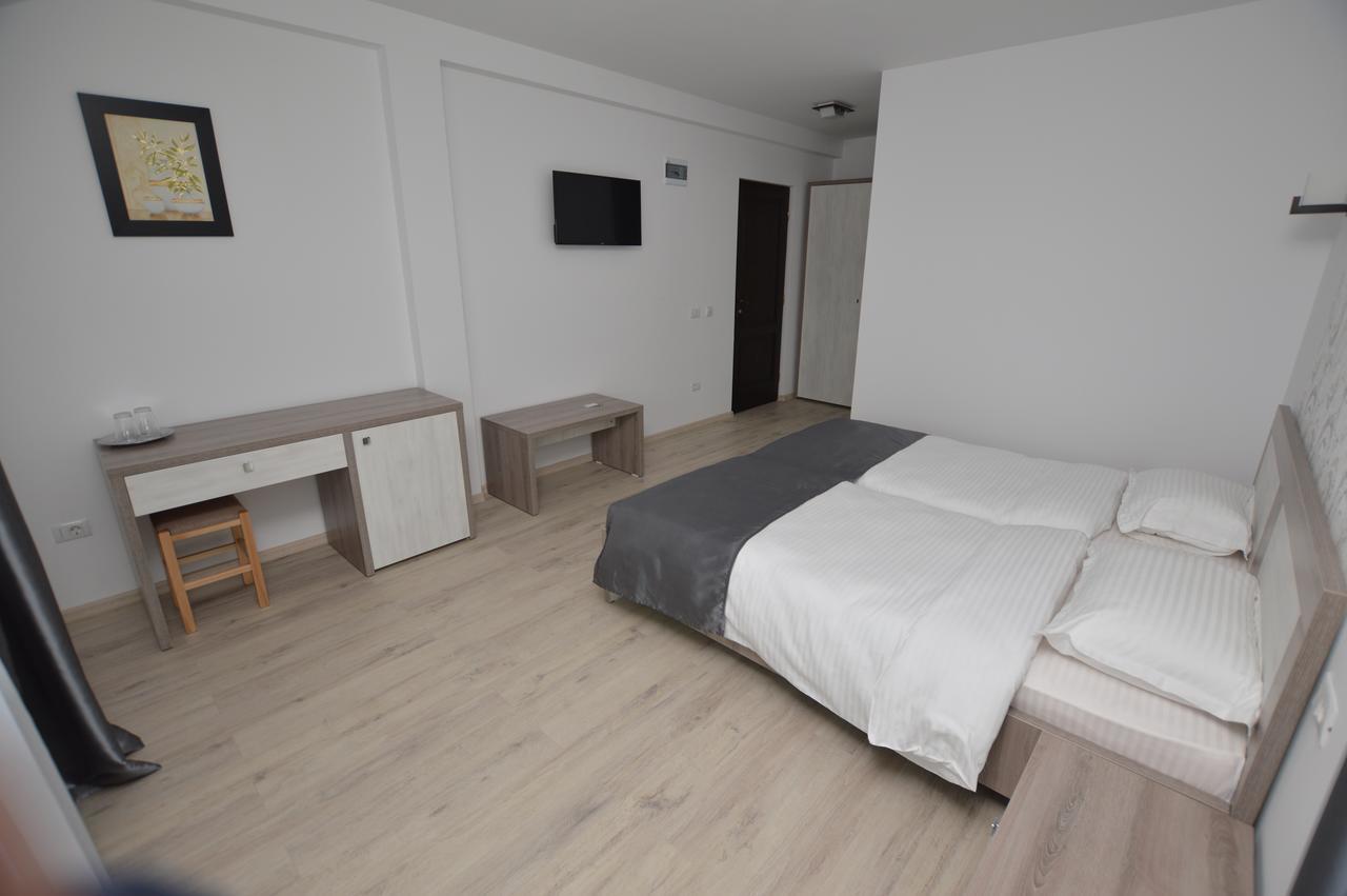 Riana Hotel Adjud Luaran gambar