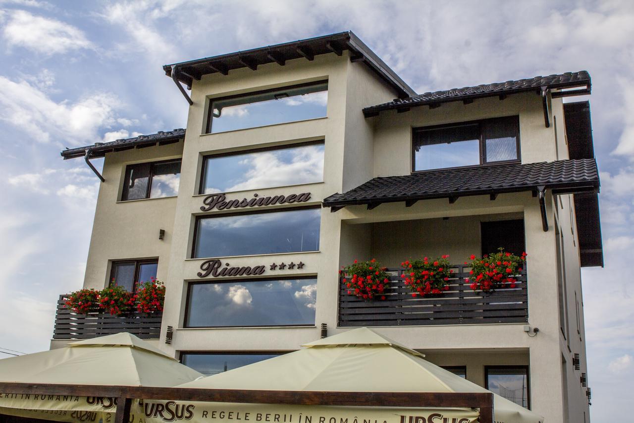 Riana Hotel Adjud Luaran gambar